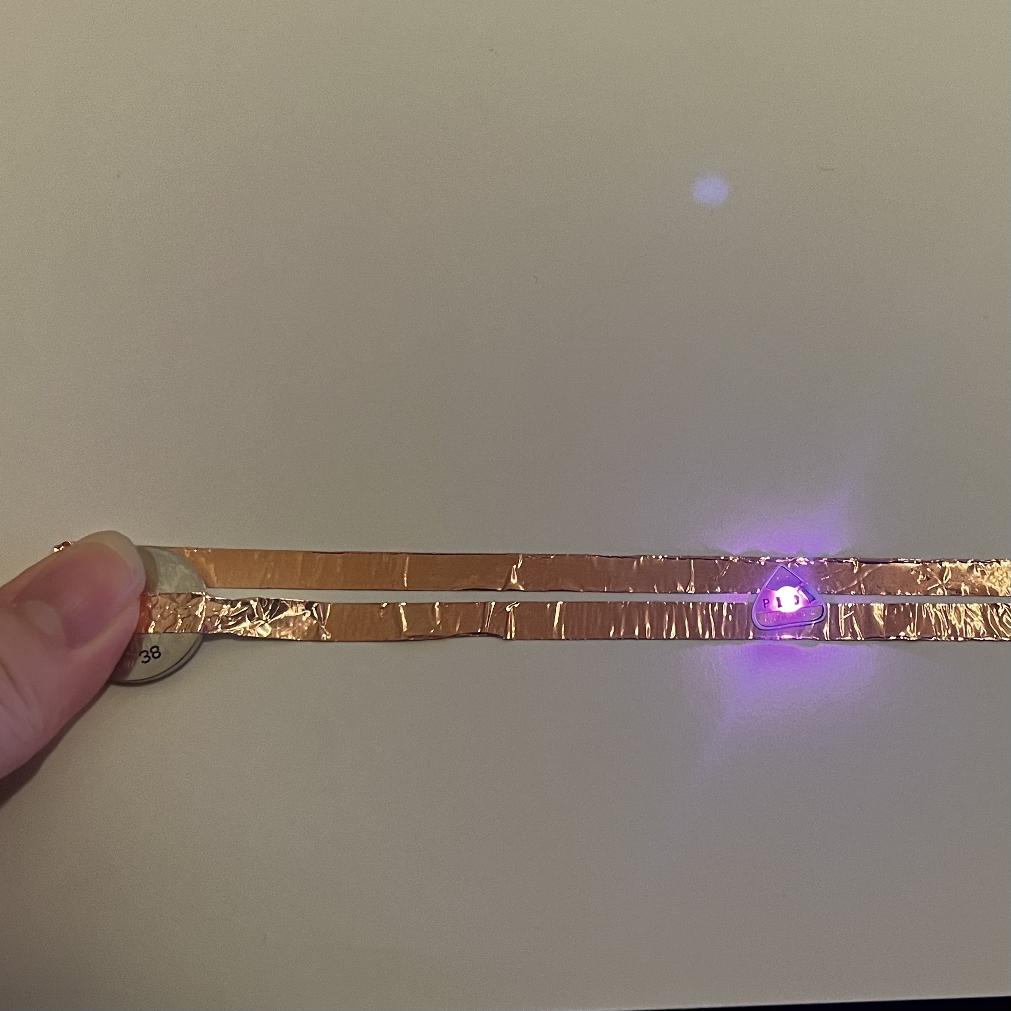 I tap on the battery, the circuit is working