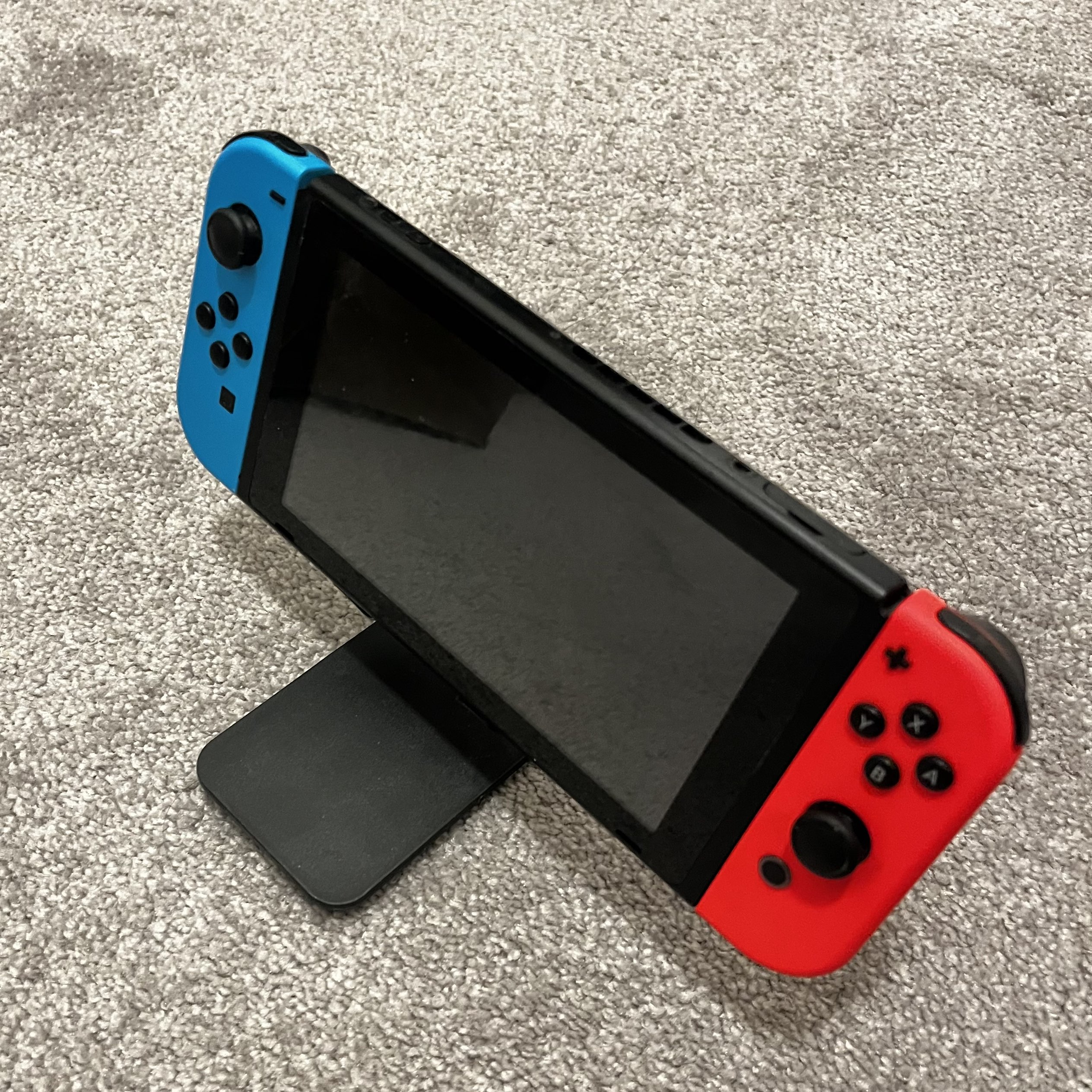 I put my switch on it. I want to make it lights up when I put something or my phone on it